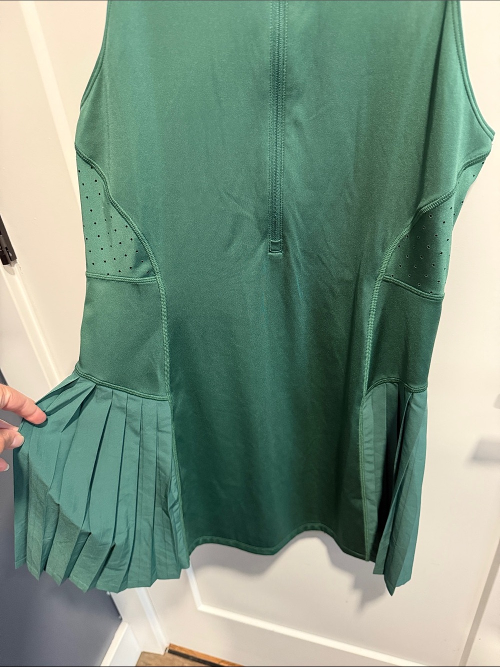 Wilson All Court Tennis Dress Green Pleated Athletic Golf Pickleball NWOT - Picture 10 of 12